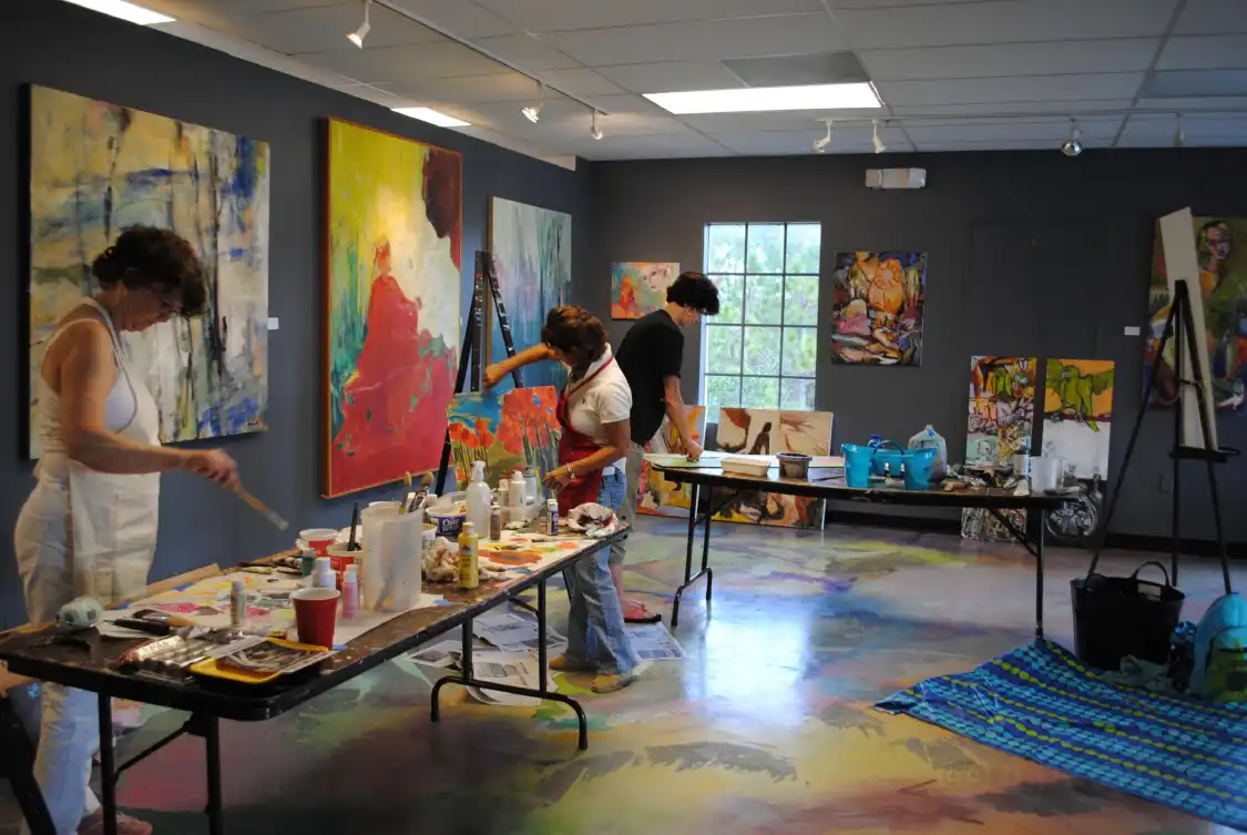 Hotels near Hollingsworth Gallery