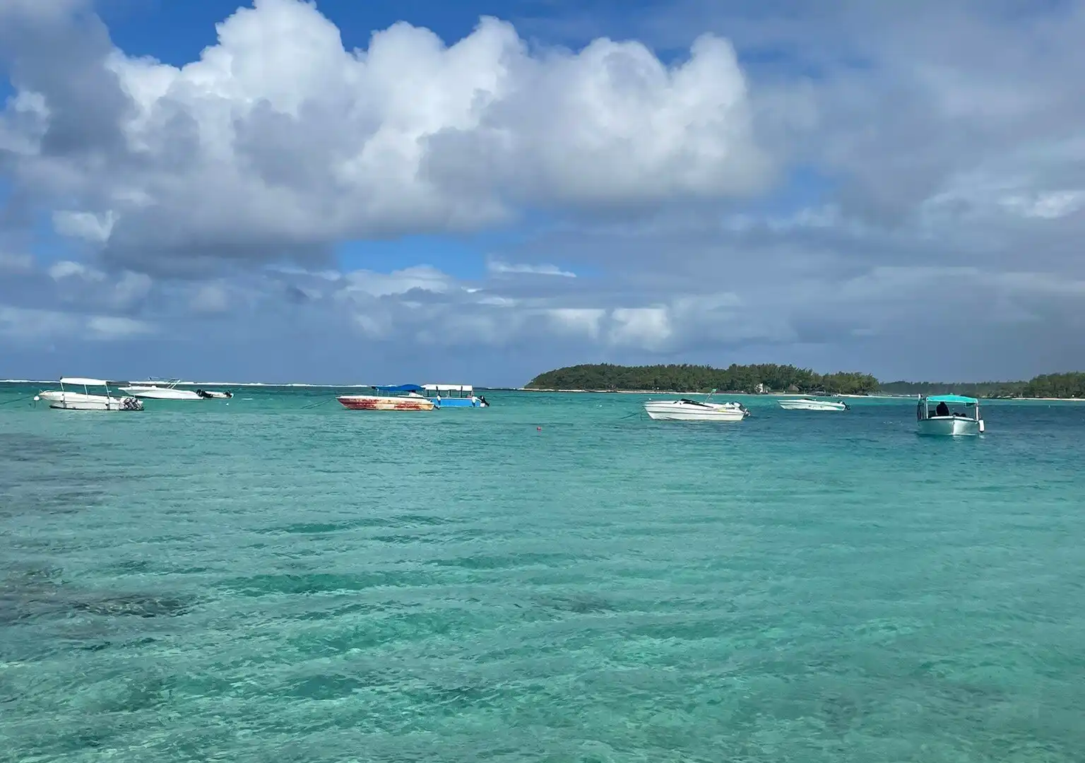Hotels near Blue Bay Marine Park