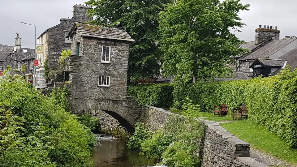 3_The Bridge House