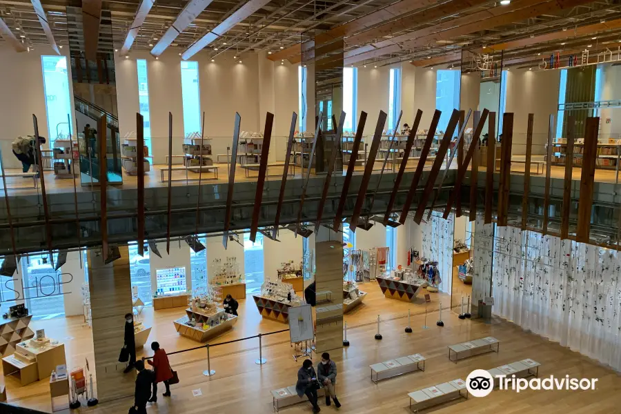 富山市立図書館本館