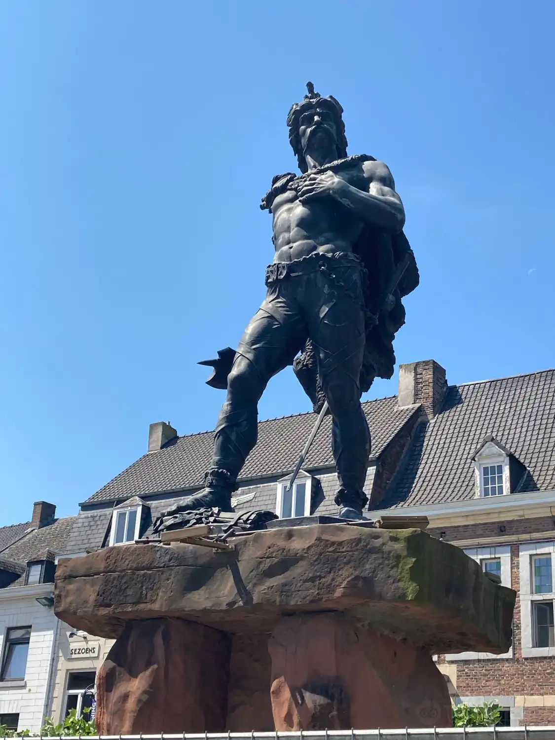 Hotels near Standbeeld Ambiorix