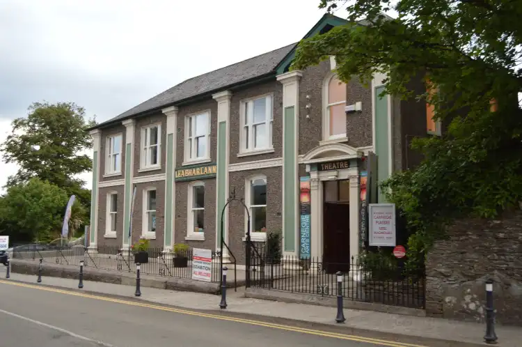 Hotels near Carnegie Arts Centre
