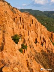 Stob Earth Pyramids - Trail entry