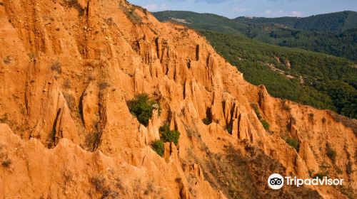 Stob Earth Pyramids - Trail entry