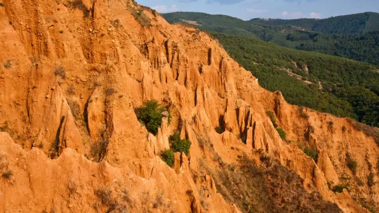 Stob Earth Pyramids - Trail entry