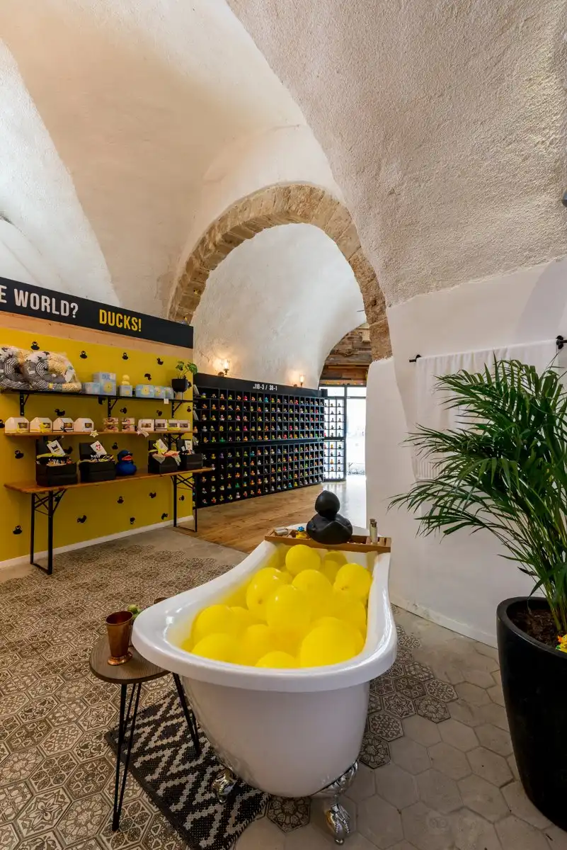 Hotels near Duck You Akko