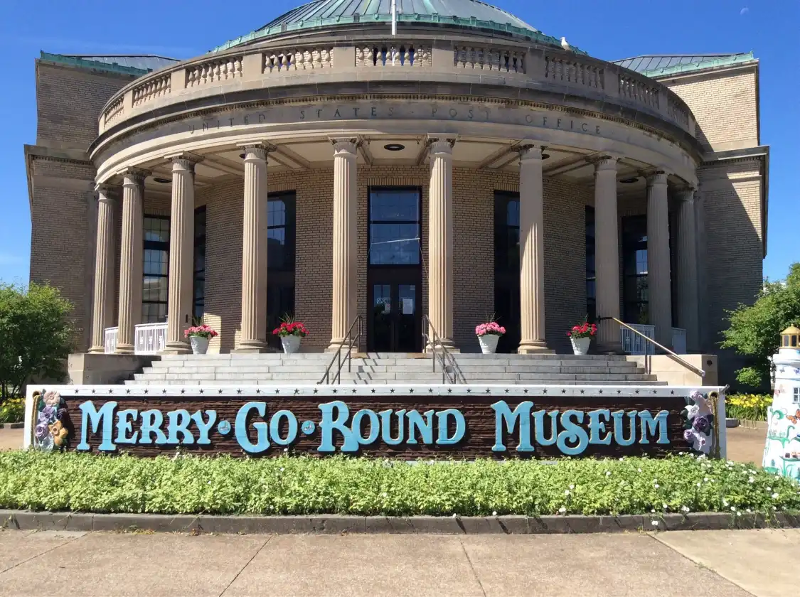 Các khách sạn gần Merry-Go-Round Museum