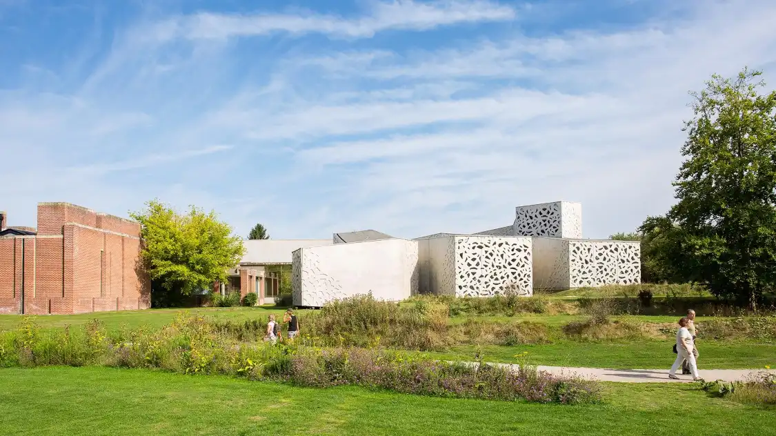 Hotels near Musee d'Art Moderne