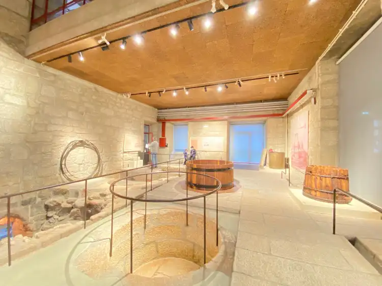 Hotels near Museu De Lanificios