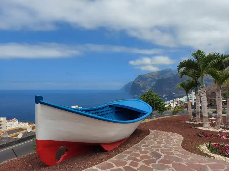 Hotels in Acantilado de los Gigantes