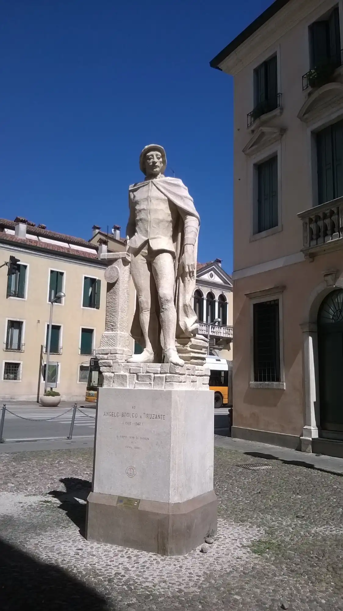 Hotel in zona Statua del Ruzante