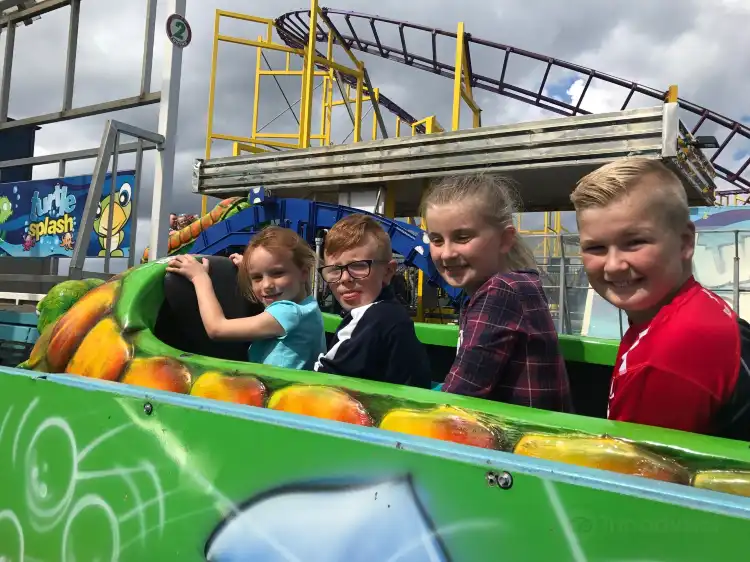 Hotels near Barry's Amusements