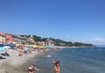 Spiaggia Libera Attrezzata San Bastian