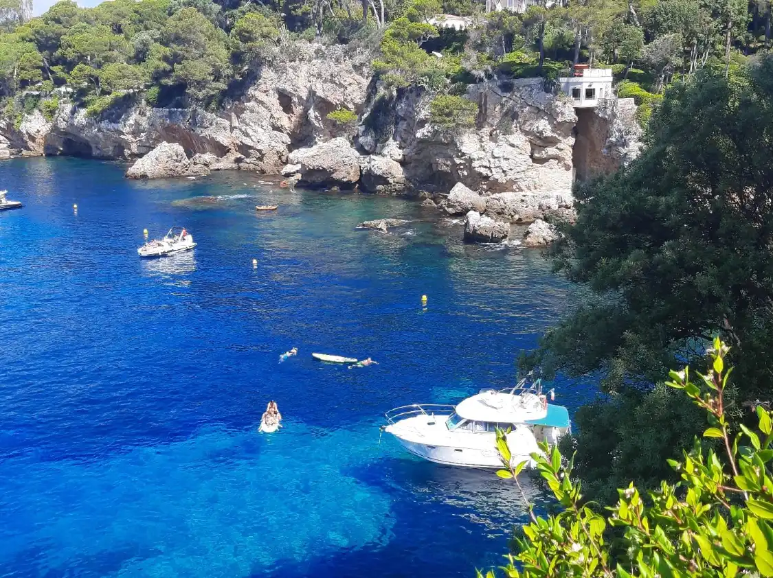 Hotels near Plage de la Garoupe