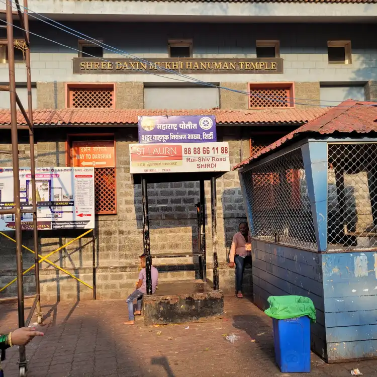 Hotels near Maruti Mandir