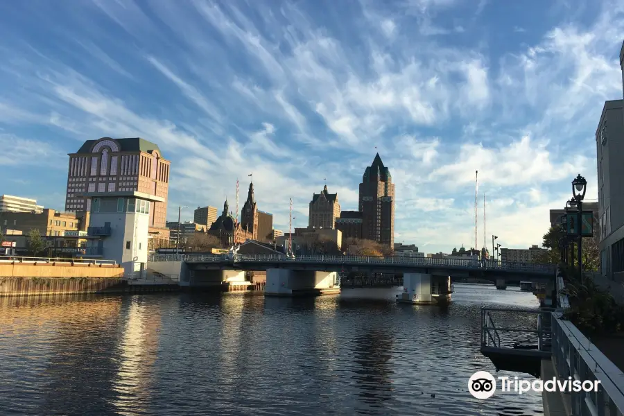 Milwaukee Riverwalk District