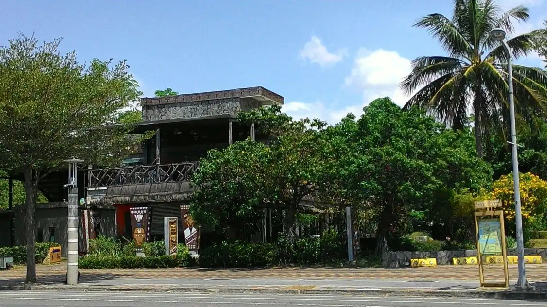 Hotels near Zhahamuyuanzhumin Park