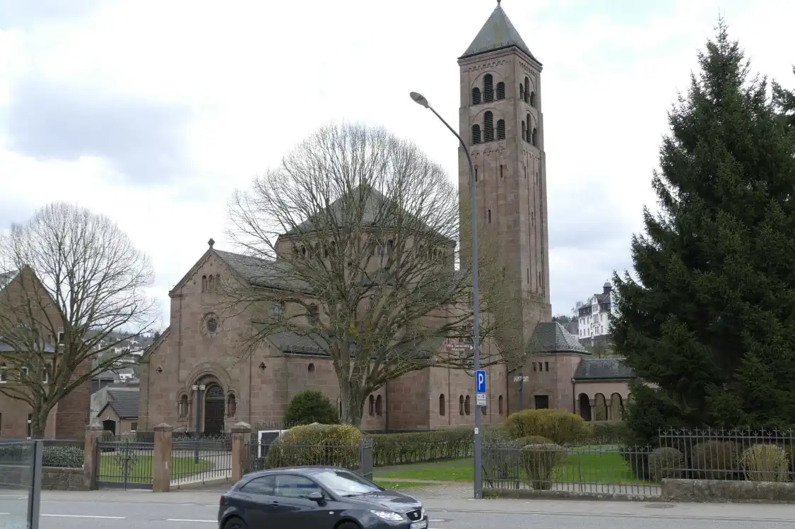 Hotels near Lowenburg