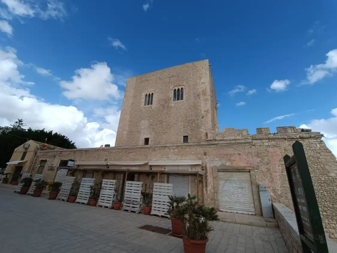 Hotels near Cabrera Tower