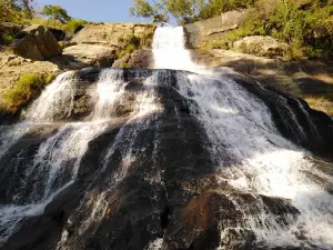 Diyaluma Falls