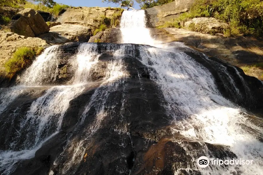 Diyaluma Falls