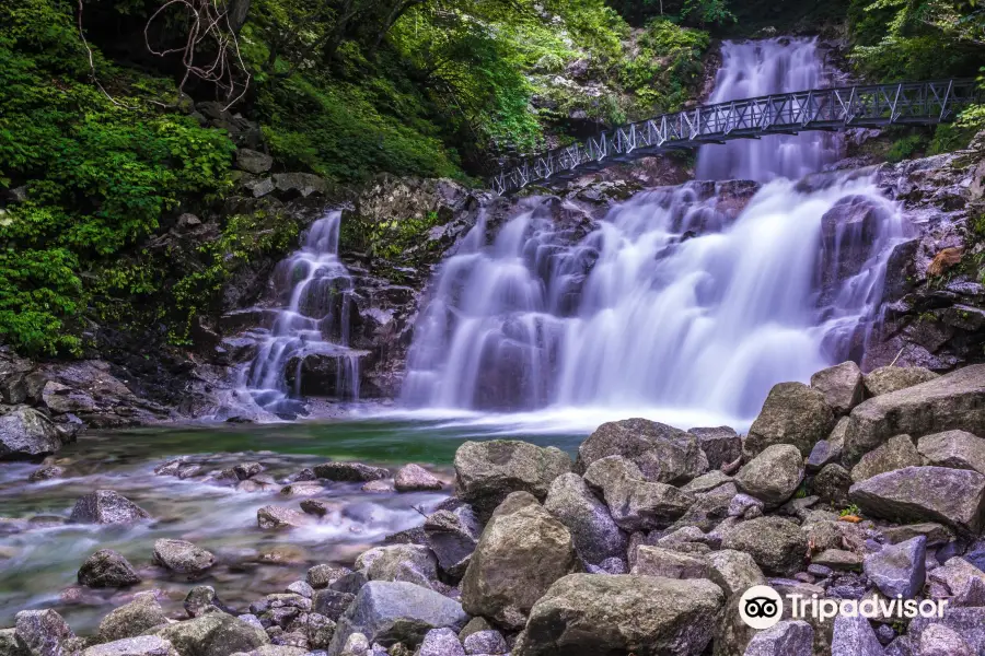 Shojigataki Falls