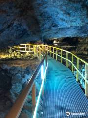 Lalomita Cave