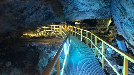 Lalomita Cave