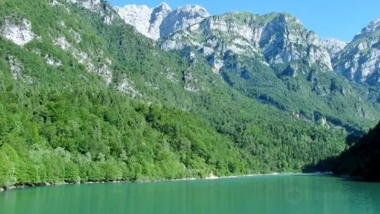 Lago della Stua in Val Canzoi
