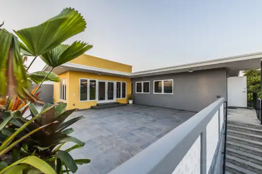 Hotels near ArtHouse 429