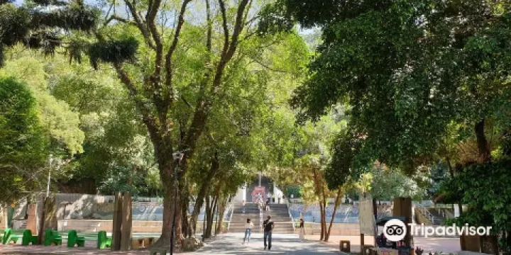 臺灣地理中心碑