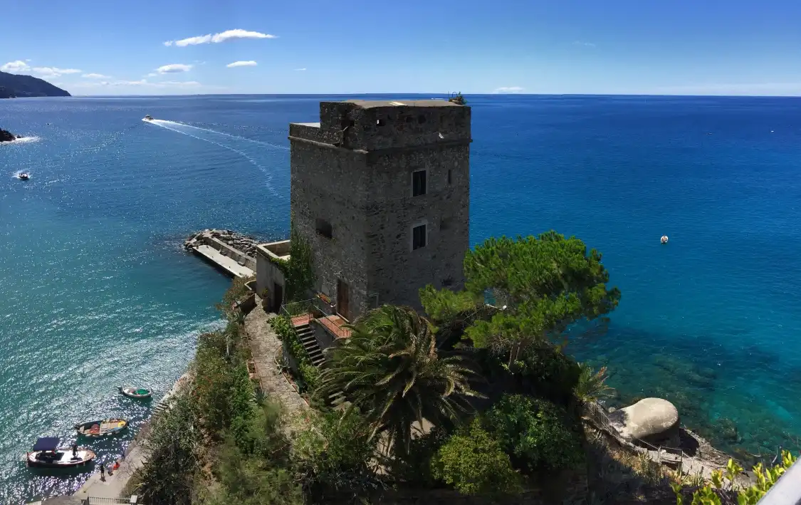 Hotels near Torre Aurora