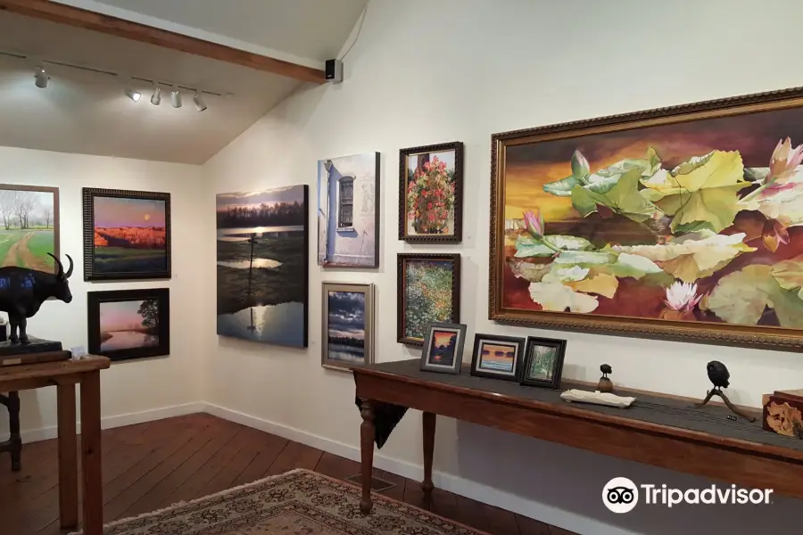 The Gallery at Round Top & Comforts