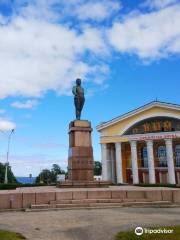 Monument S. M. Kirovu