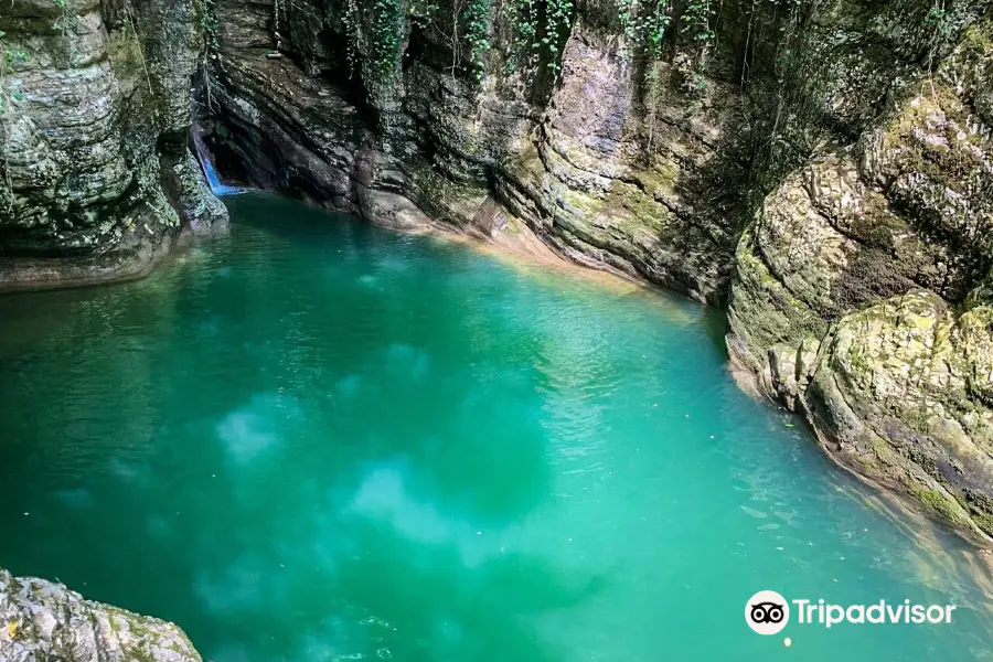 Agura Waterfalls