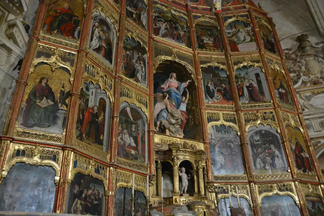Отели рядом с достопримечательностью «Iglesia de Santa Maria la Mayor»