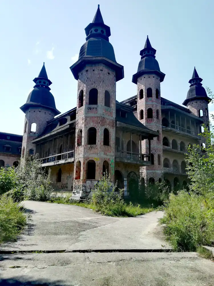 Hotels in Lapalice