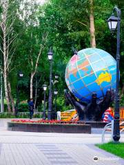 Monument Globe