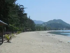 Pantai Hamadi Jayapura