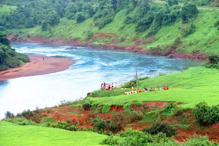 Hotels in Bhatye