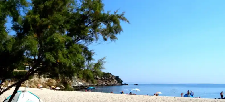 Hotels in Distos