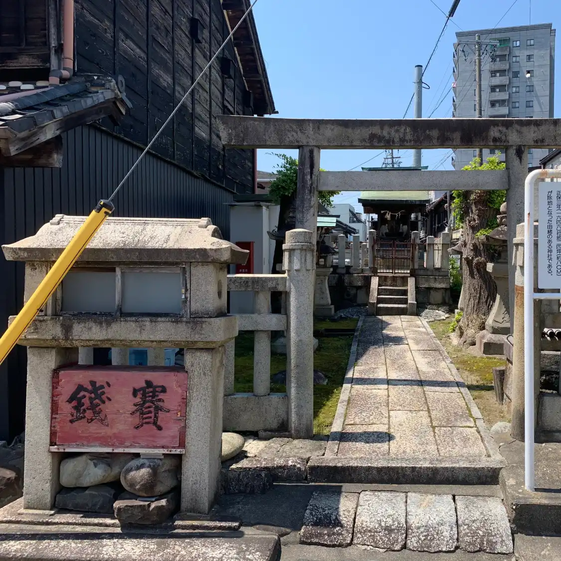 Hotels near Tsutsumishita Shrine