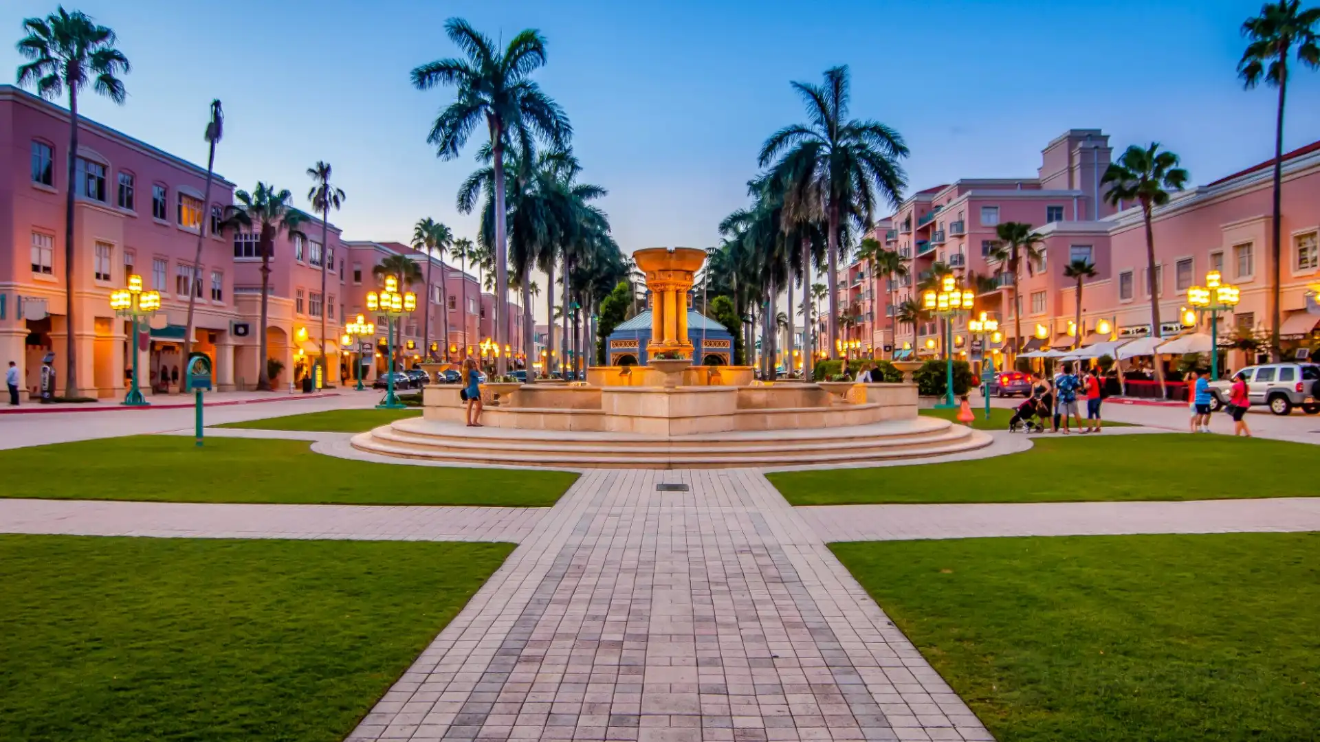 Hotels near Mizner Park