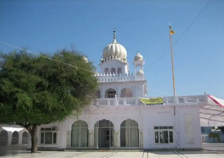 Hotels near Gurudwara Sisganj Sahib