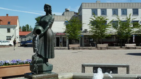 Statyn ''Kvinnan Vid Brunnen''