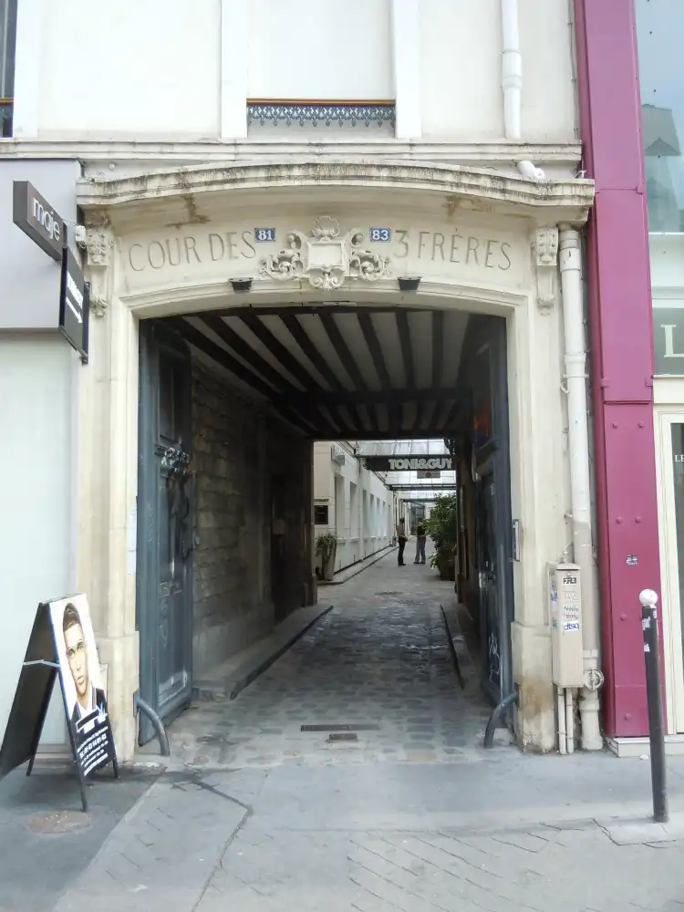Hotels near Cour Des Trois Freres