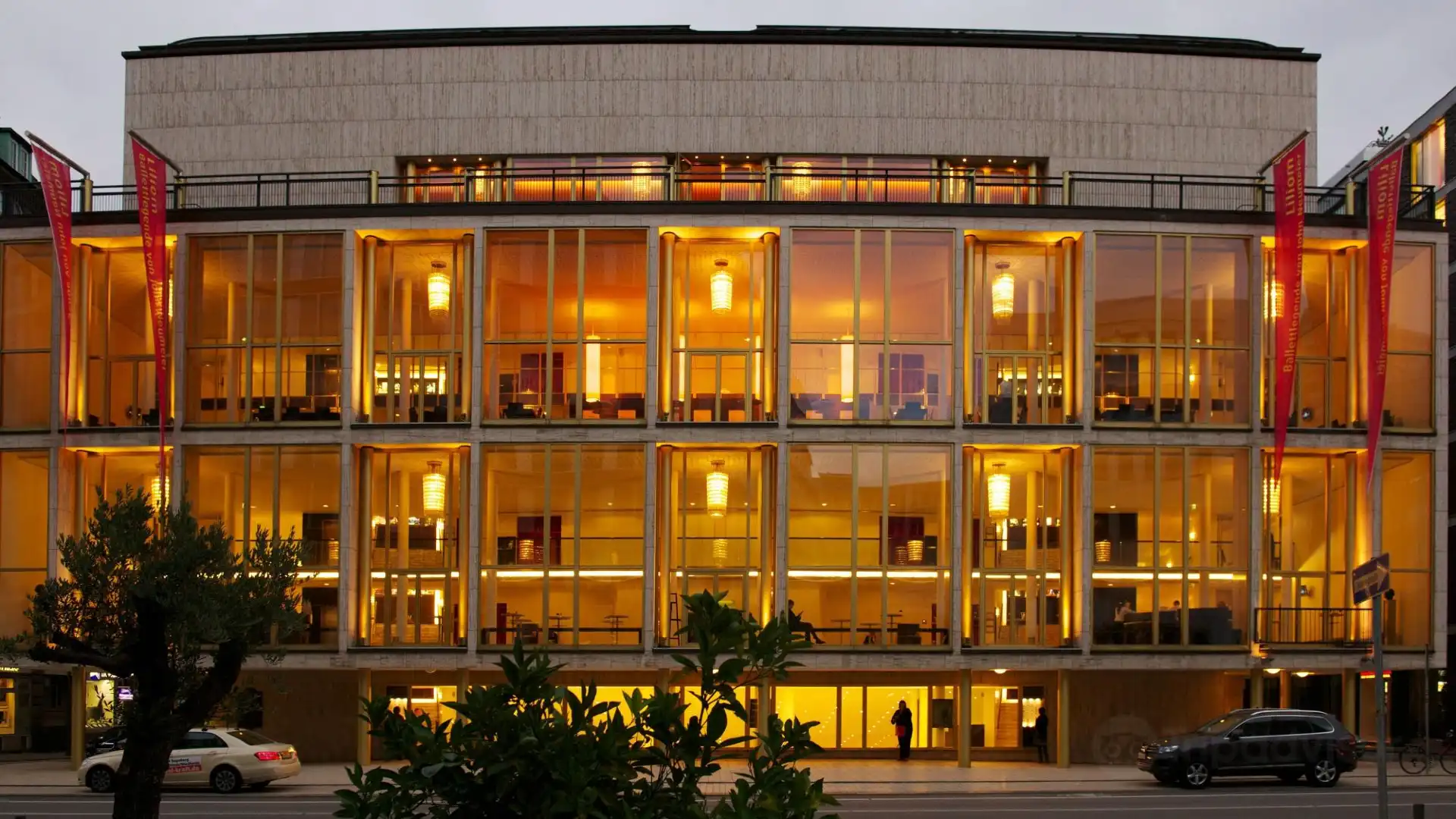 Hotels near Hamburg State Opera