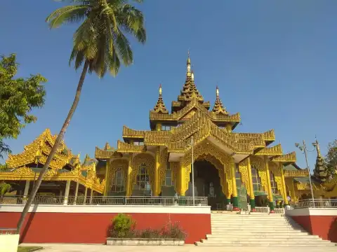 ローカチャンタ・アーバヤ・ラバムニ大仏周辺のホテル