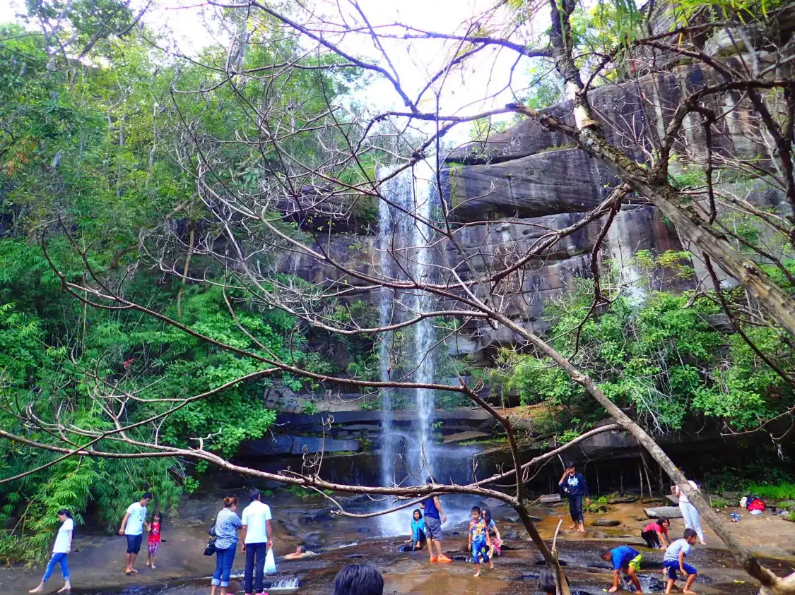 Soi Sawan Waterfall附近的飯店