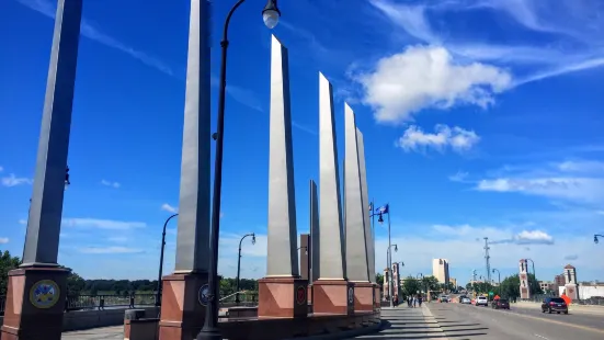 Veterans Memorial Bridge